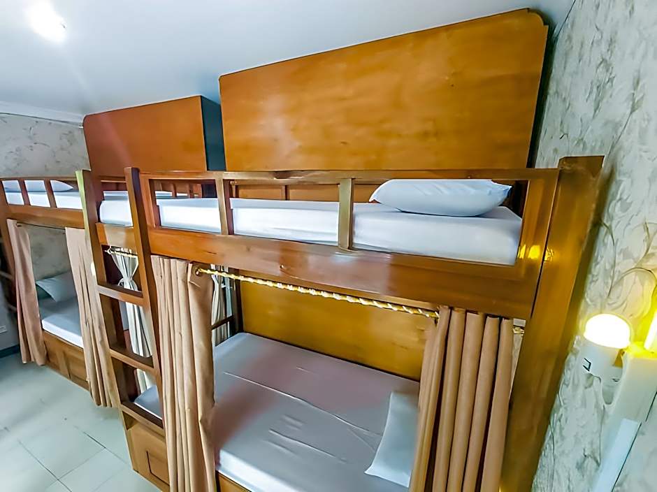 Shooting Star Hostel Kuta RedPartner (Mixed Dormitory)