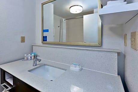 1 king mobility access with tub nonsmoking - hdtv/free wi-fi/work area - hot breakfast included -