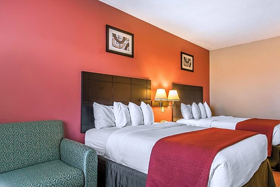 Quality Inn & Suites La Vergne