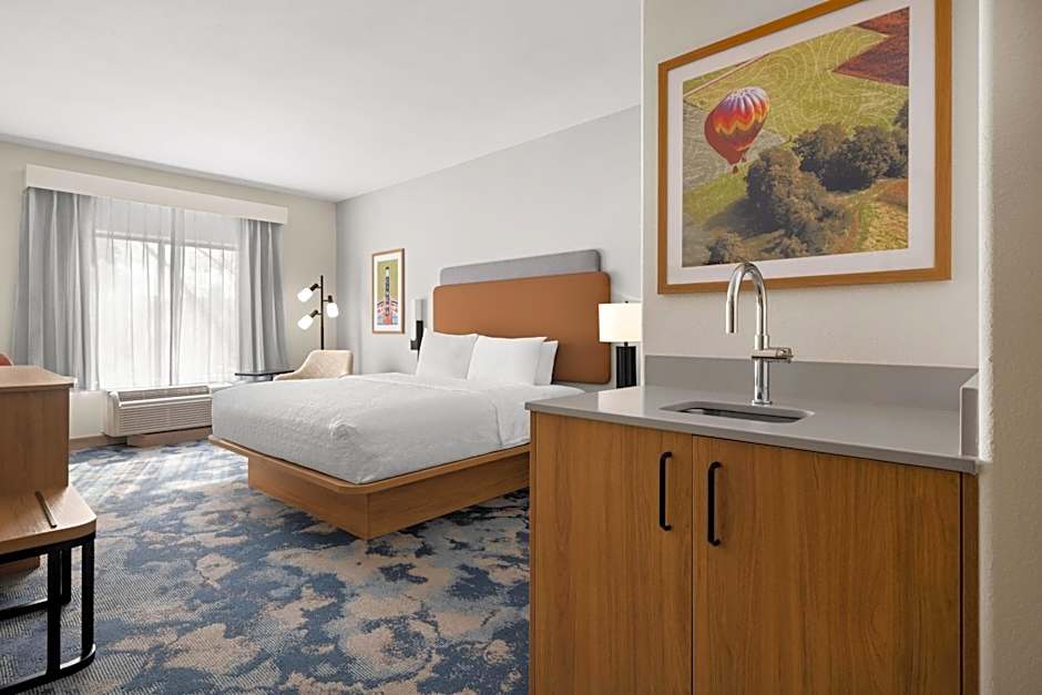 Hampton Inn & Suites Ontario