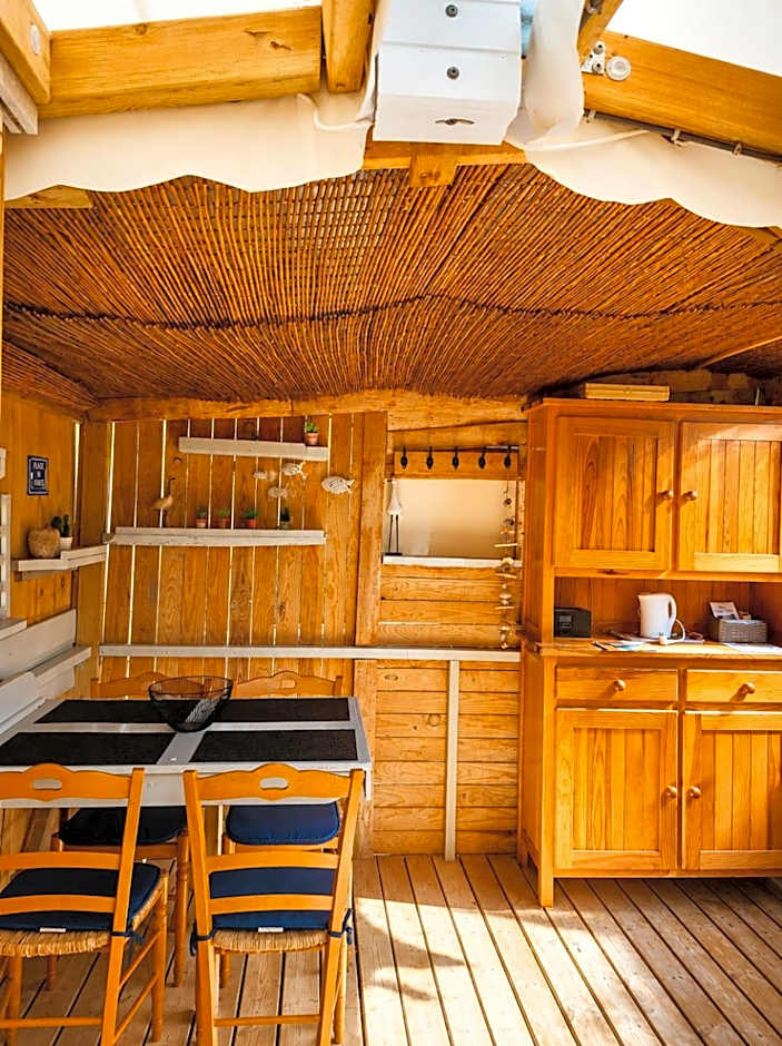 Gîte insolite vue sur le ciel étoilé , cuisine, salle d eau, 2 chambres , proche du zoo de La Palmyre