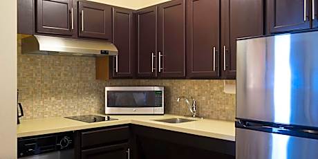 One-Bedroom Queen Room - Mobility/Hearing Accessible - Non-Smoking
