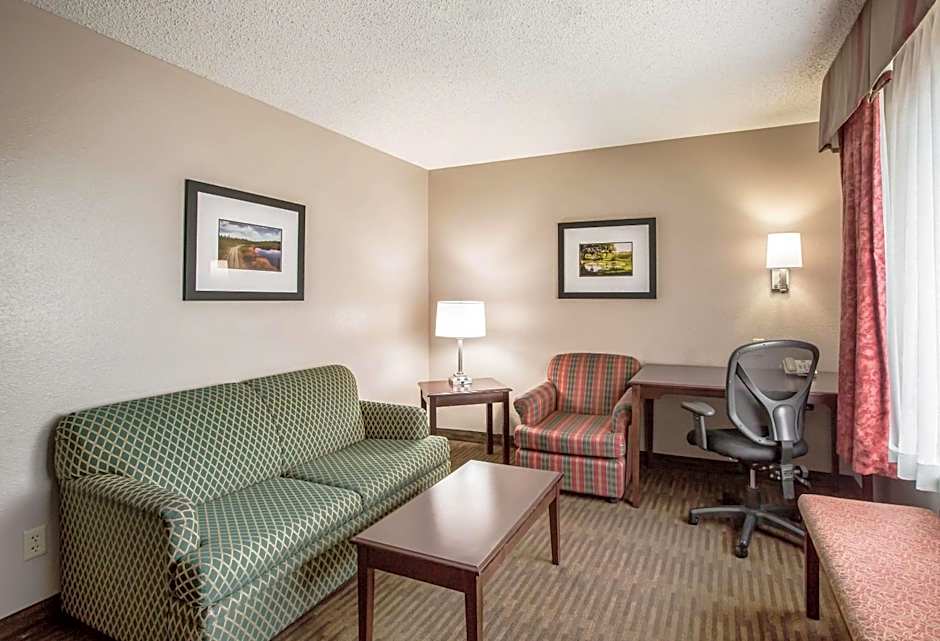 Quality Inn & Suites Lawrence - University Area
