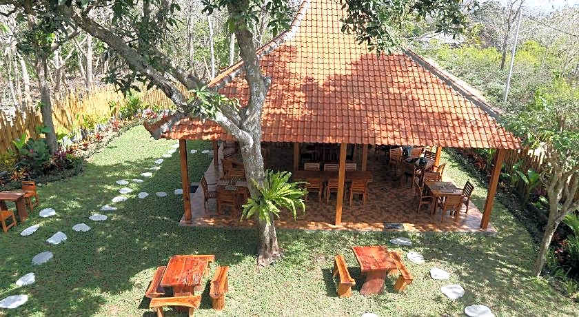 seno guesthouse and cafe