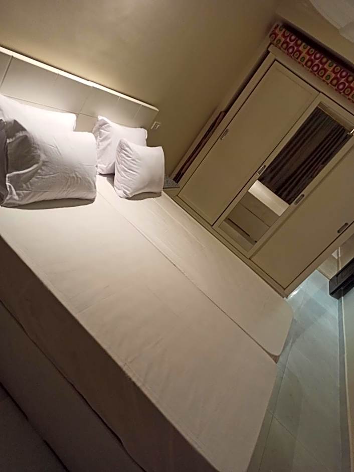 Unique Apartment by the sea, between Hilton and four seasons in the heart of Alexandria, no view