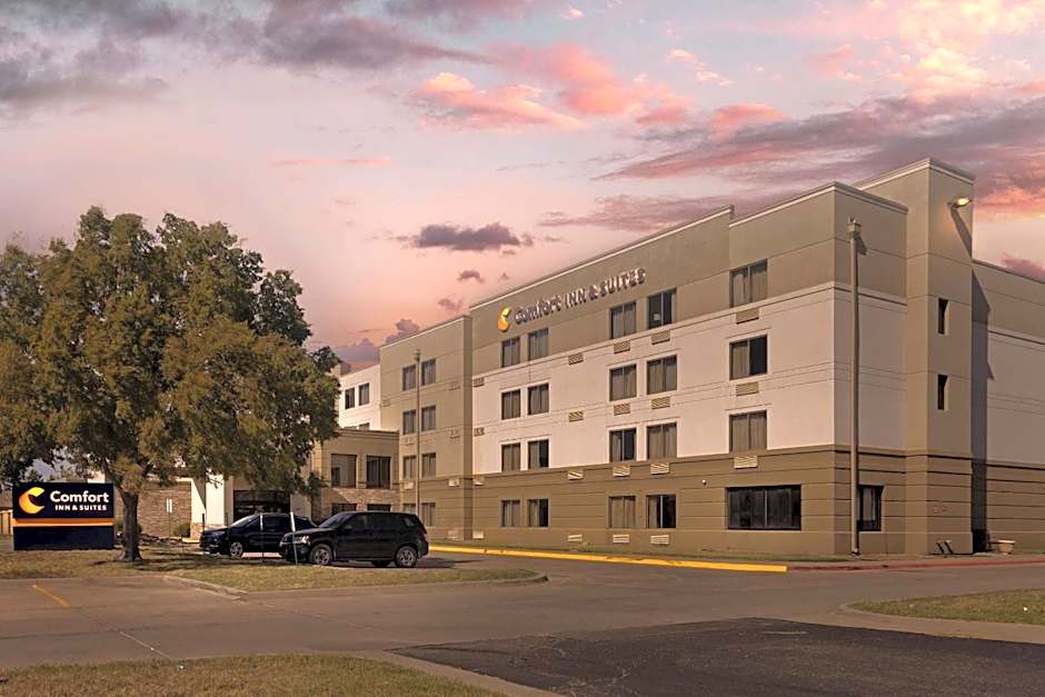 Comfort Inn & Suites Wichita Northeast