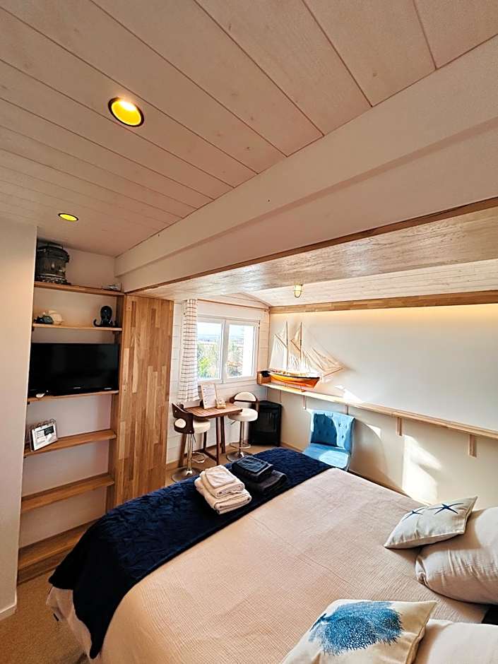 "La Cabine" côté mer et côté jardin à la VILLA PLEIN VENT