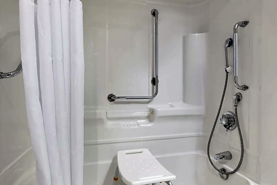 Days Inn by Wyndham Toronto East Beaches