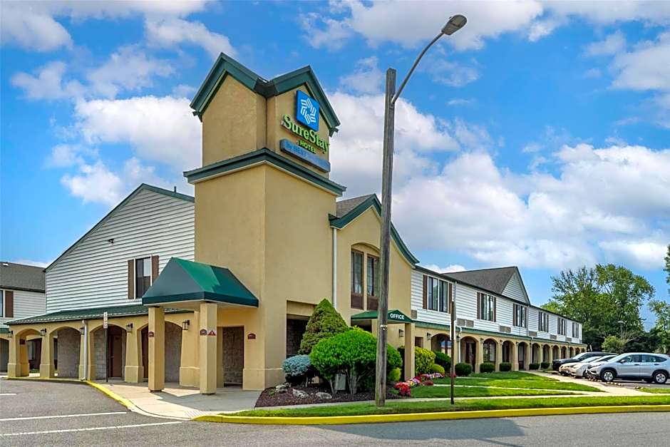 Sure Stay Hotel by Best Western East Brunswick Inn