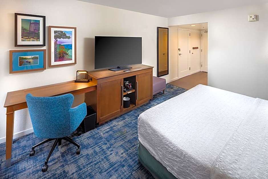 Hampton Inn & Suites Asheville Airport