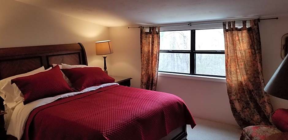 Lily Creek Lodge