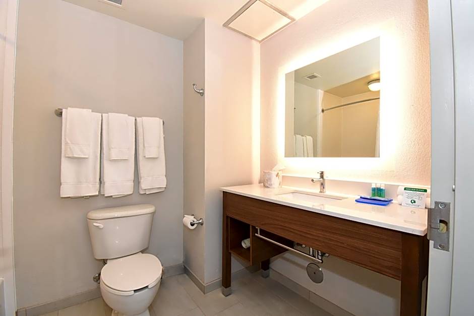 Holiday Inn Express By IHG