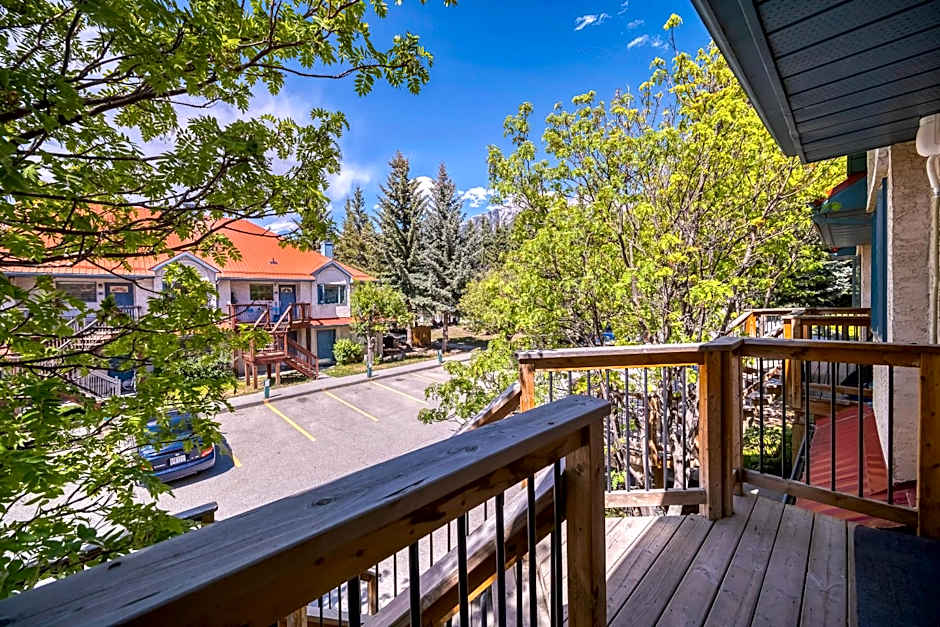 Bow Valley Chalets-Entire 2 King Bedrooms townhouse