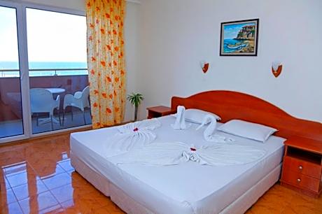 Triple Room with Sea View