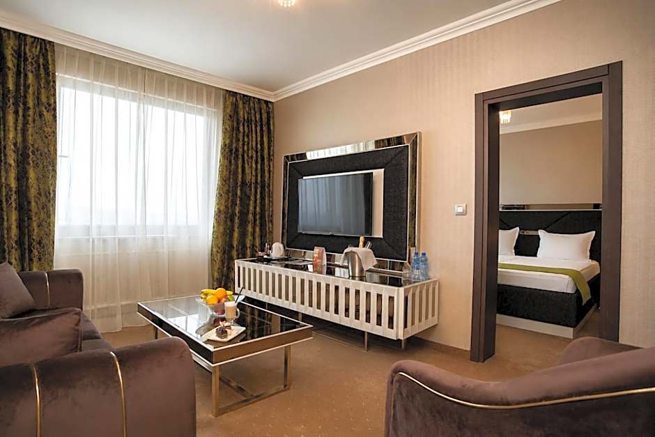Astoria Grand Hotel