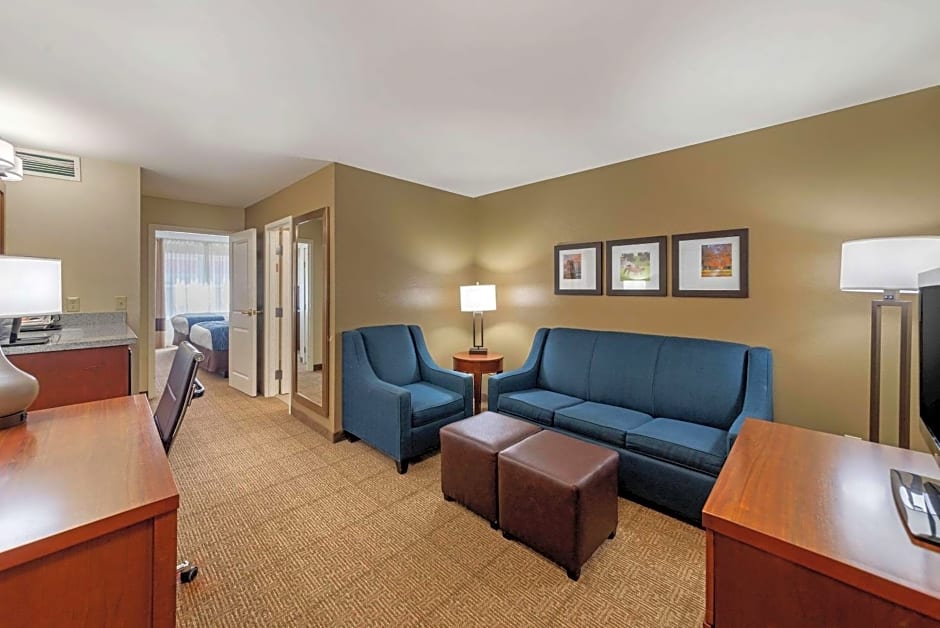 Comfort Inn & Suites Northern Kentucky