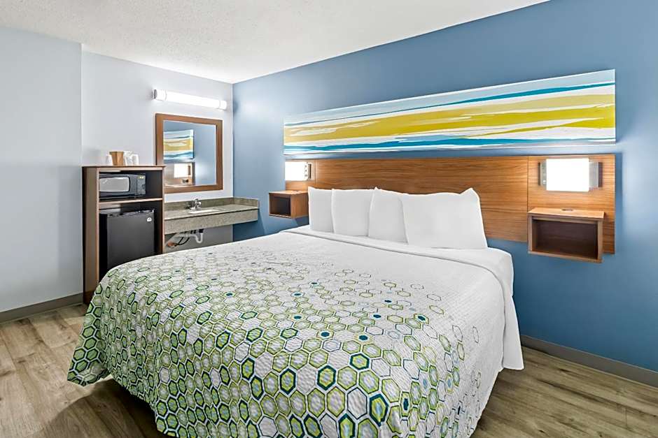 HomeTowne Studios Florence, KY-Cincinnati Airport