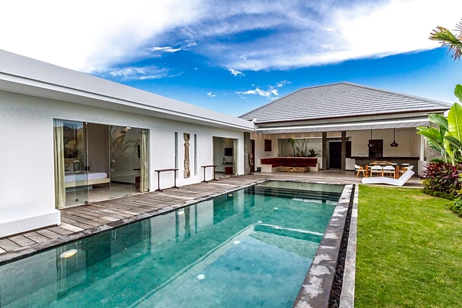 Villa Saha - Elegant 3-Bedroom in Seminyak