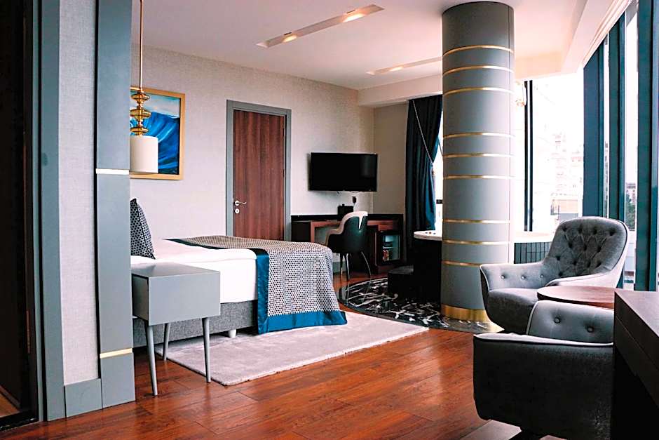 Photo 1 of 5 of 1 King Bed Suite
