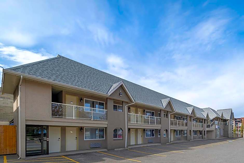 Econo Lodge Inn & Suites