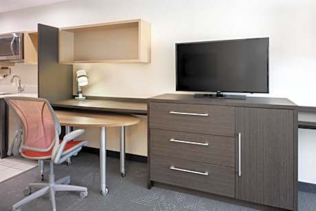 Queen Studio - Mobility and Hearing Access/Non-Smoking