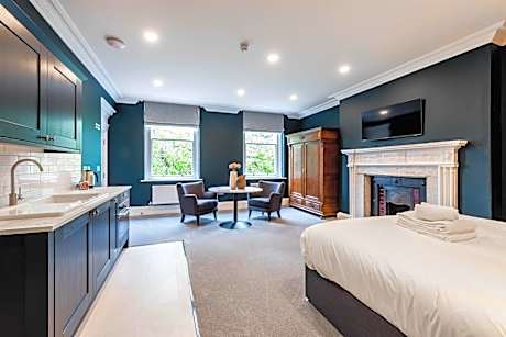 Studio with Garden View