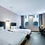 Wyndham Garden Baronne Plaza