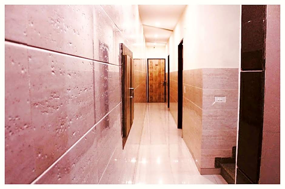 Goroomgo Shree Krishna Hotels Amritsar