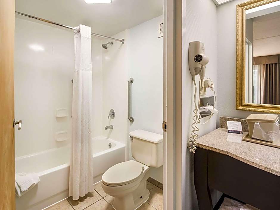 Clarion Inn Cleveland near University