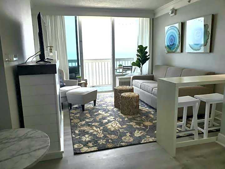 Beautiful one bedroom oceanfront condo