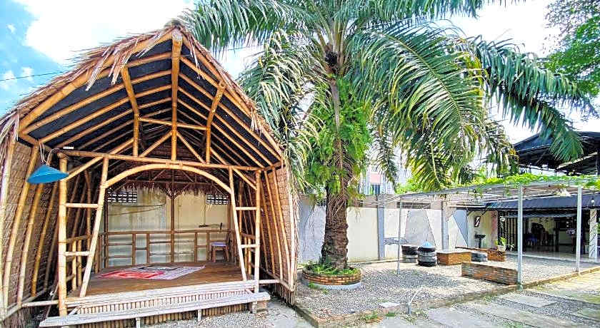 RedDoorz Syariah near RSU Sylvani Binjai