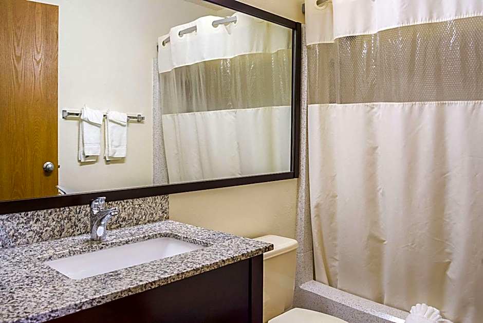 Quality Inn & Suites Clackamas - Portland