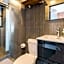 401 Location 3Bdrm 2bath apt with AC Rooftop