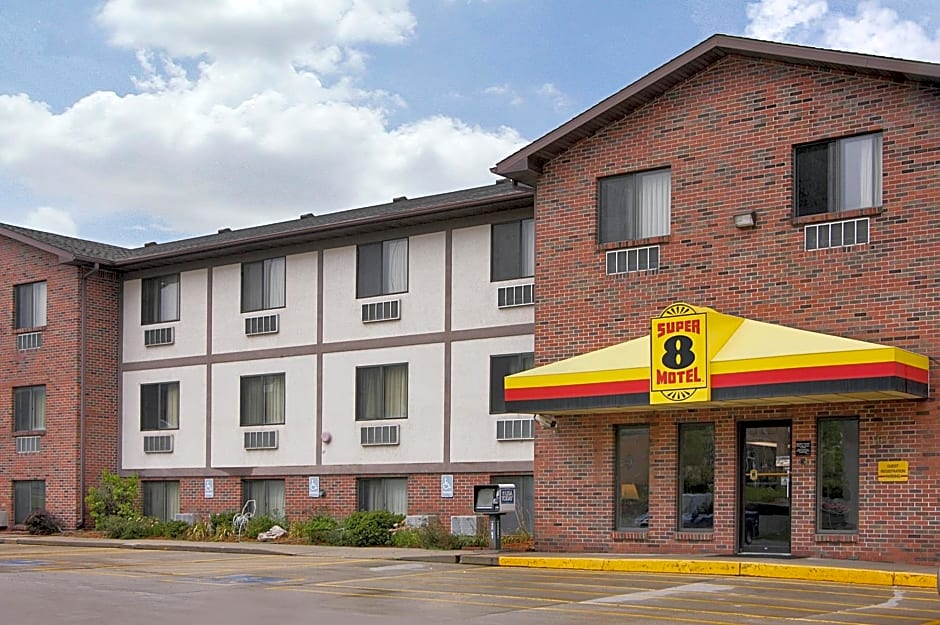 Super 8 by Wyndham Omaha/West Dodge