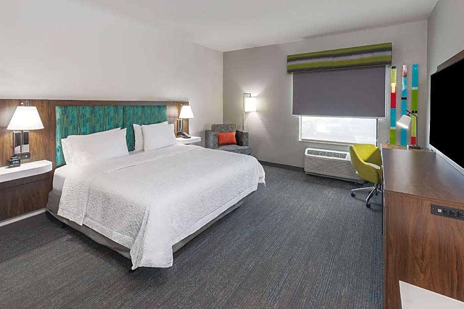Photo 1 of 2 of 1 King Bed, Hearing/Mobility Accessible, Bathtub
