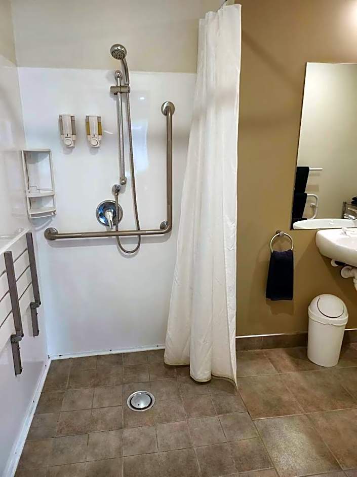 Landmark Manor Motel