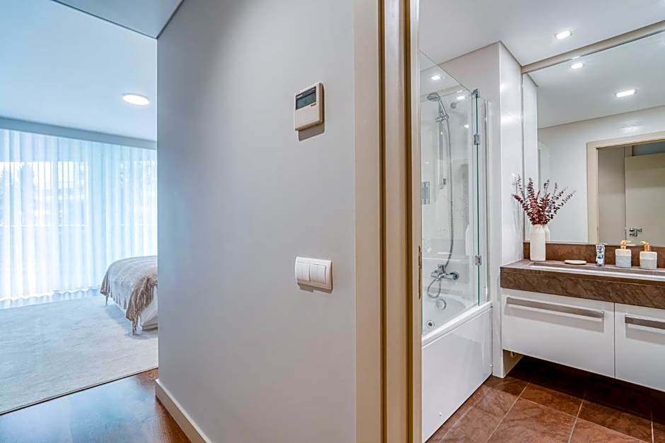 Suite BK - 3 Pools - Gym - AC - Huge Balcony