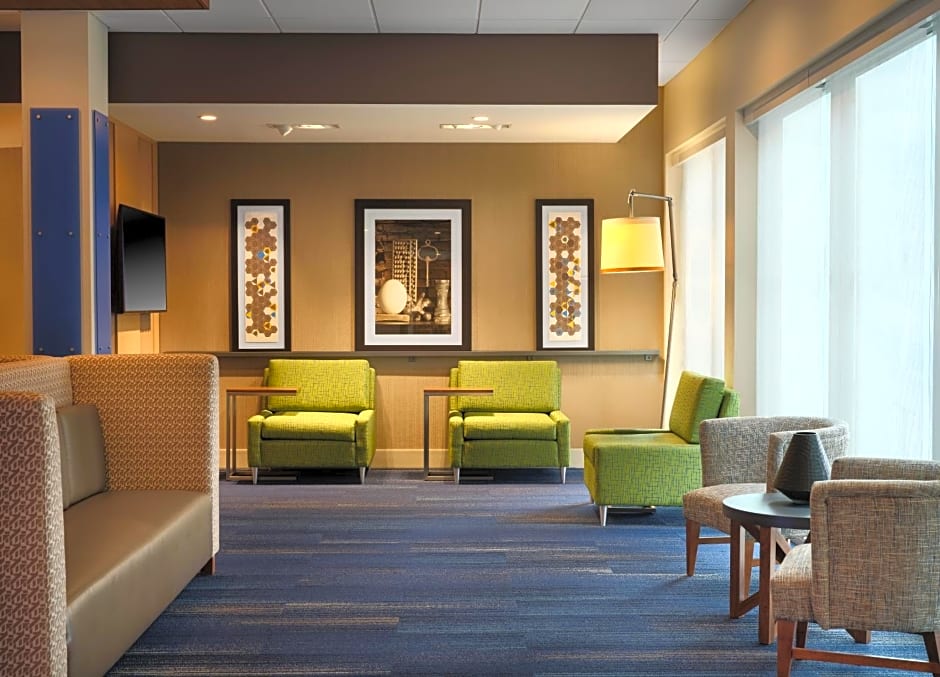 Holiday Inn Express and Suites Lockport By IHG