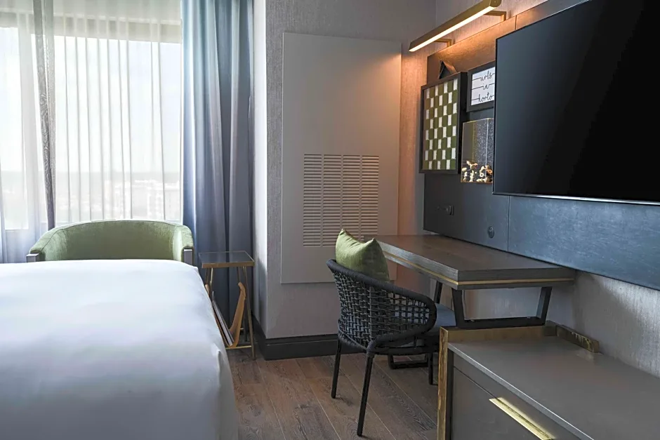 Renaissance Chicago North Shore Hotel