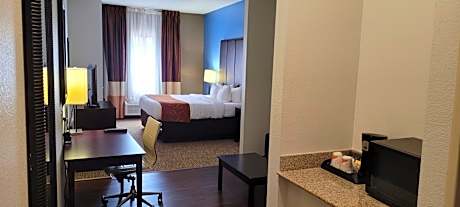 King Suite - Accessible/Non-Smoking