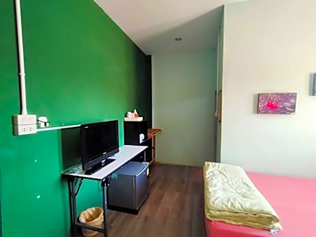 Standard Twin Beds Room