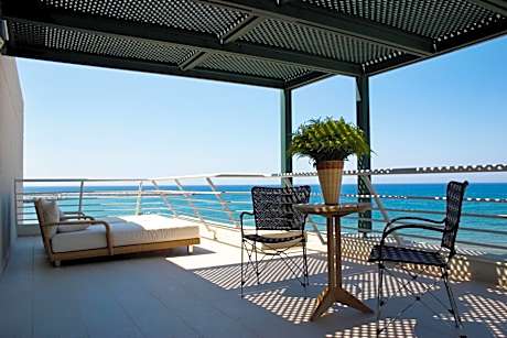 Mythica Executive Suite, Sea View