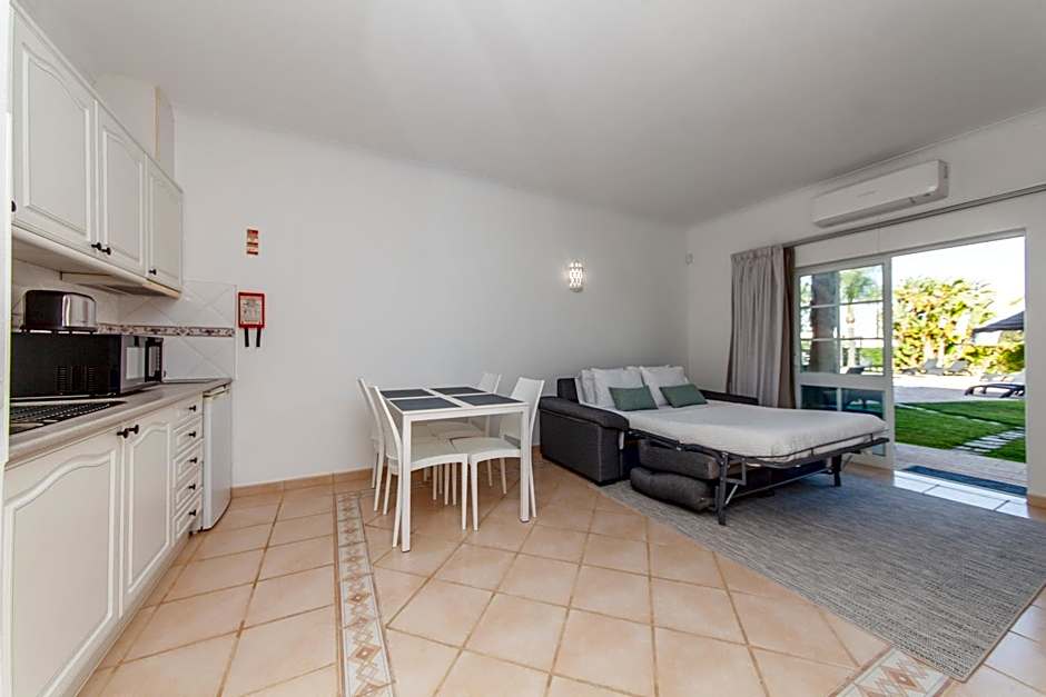 Atalaia Sol Aparthotel - tennis & heated pool in winter