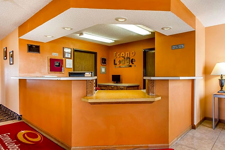 Econo Lodge Inn & Suites