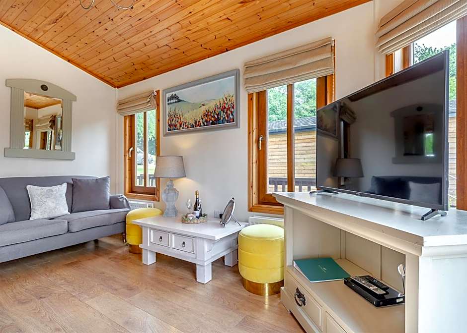 Charlesworth Lodges