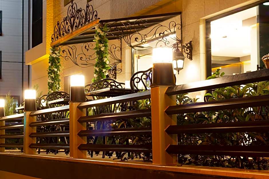 L'opera Deluxe Hotel