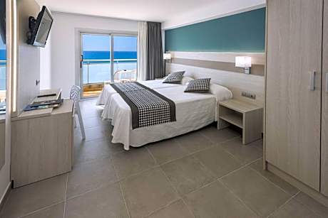 Triple Room with Sea View (3 Adults)