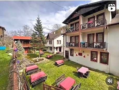 ABANT DORT MEVSİM KONAĞI HOSTEL