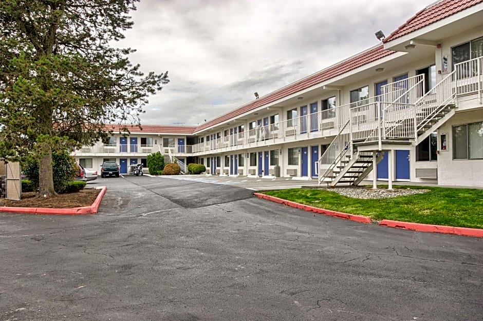 Motel 6 Everett, WA - South