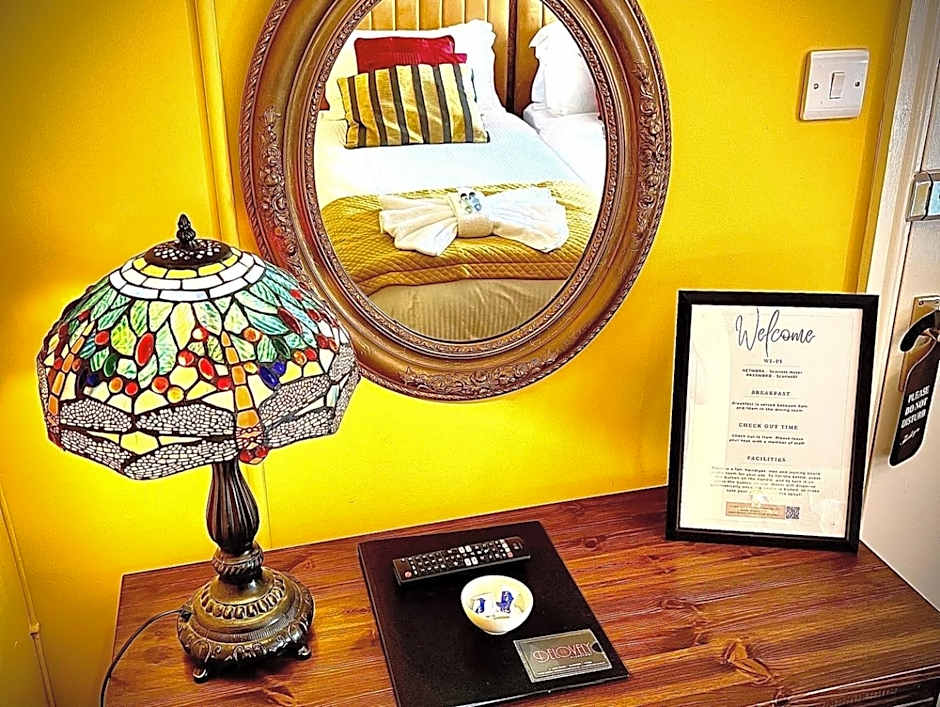 McGraths Hotel & Public Bar